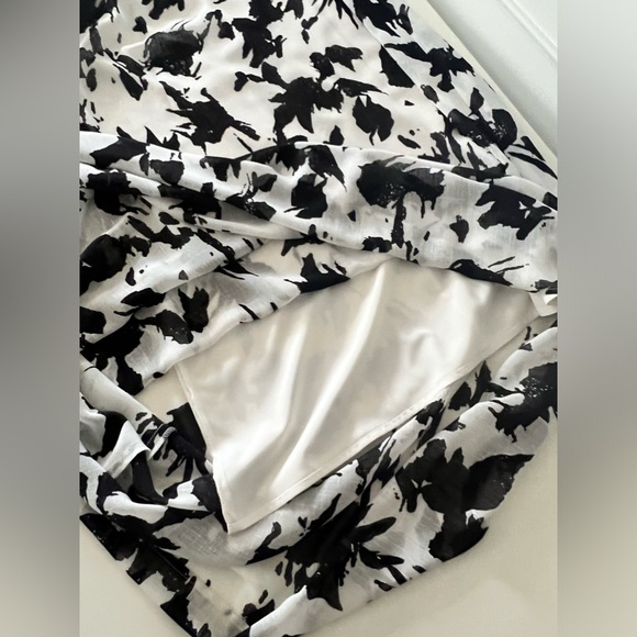 Feminine Boutique Maxi Dress - Picture 7 of 15